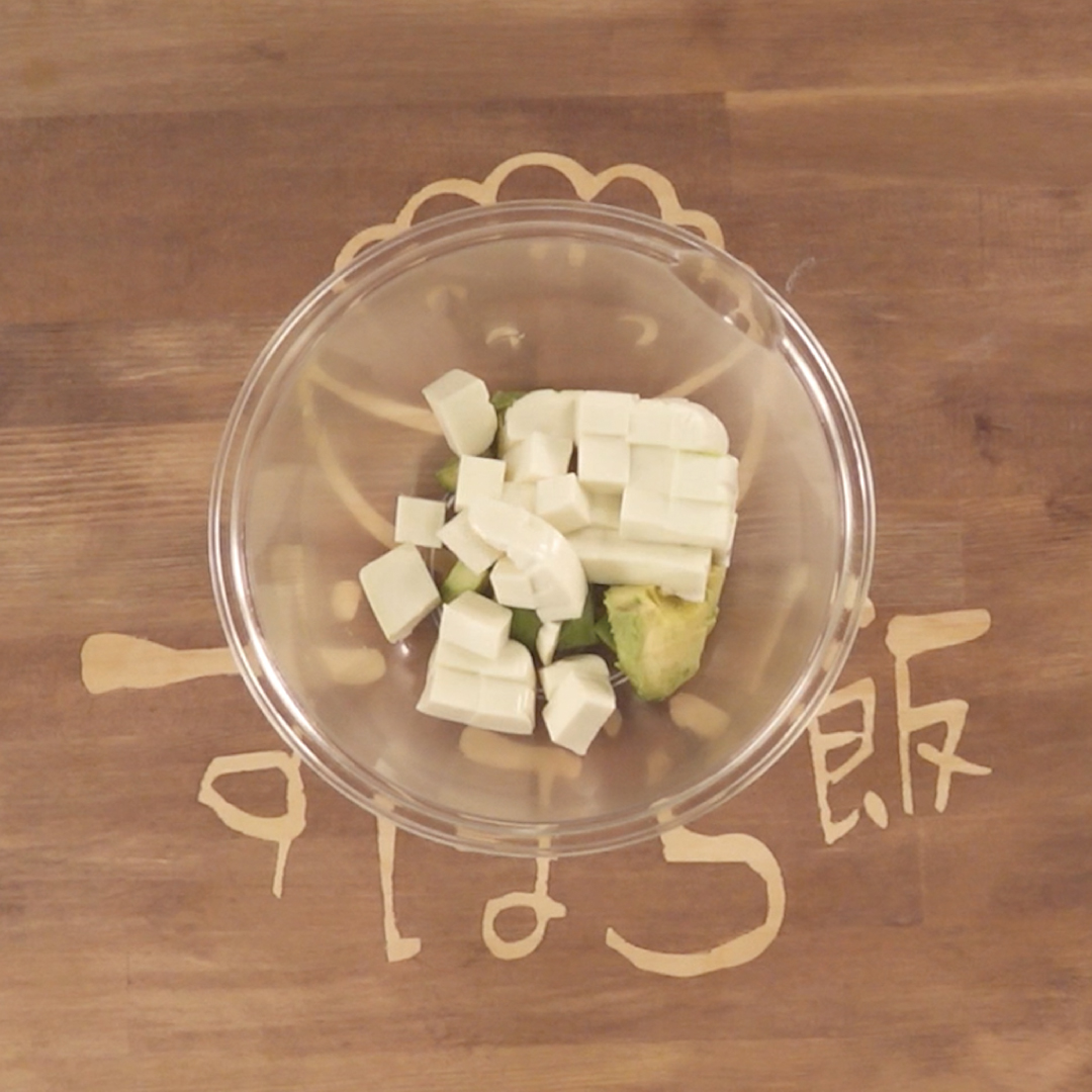 まぜるだけで簡単 5分で完成 アボカド豆腐の居酒屋風 ズボラ飯 簡単料理レシピ動画サイト ずぼらめしjp