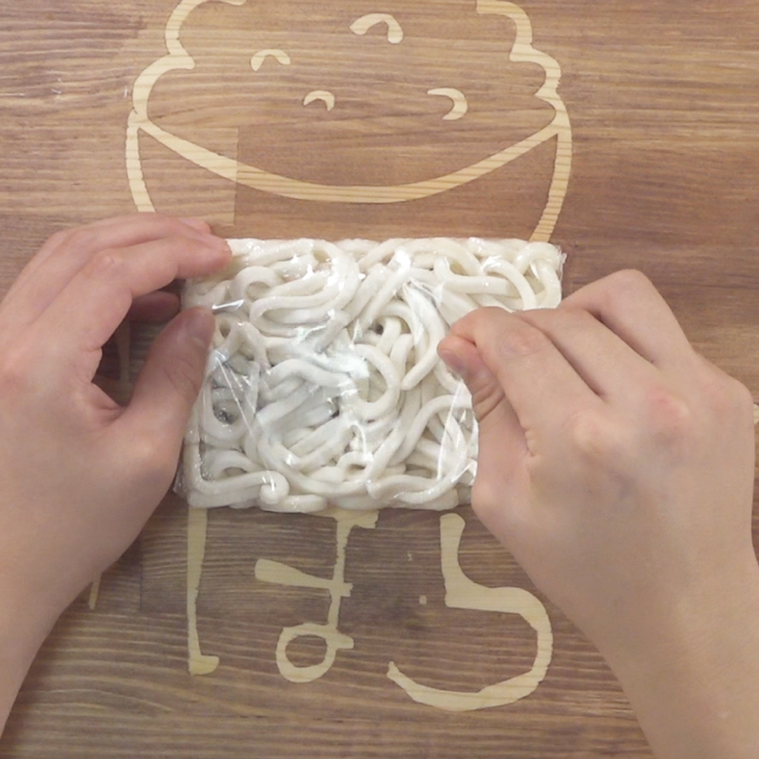 電子レンジで簡単 8分で完成 ベーコンとキャベツとエリンギのすき焼き風うどん ズボラ飯 ズボラ飯 簡単料理レシピ動画サイト ずぼらめしjp