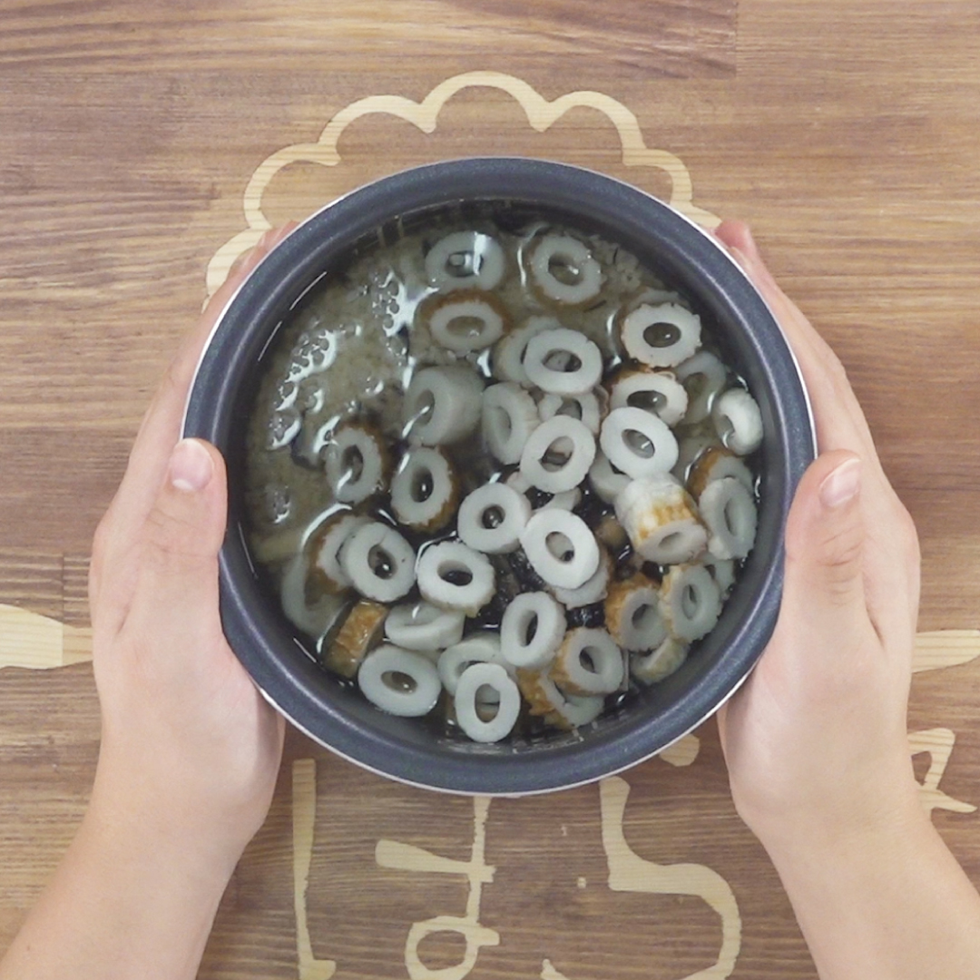 炊飯器で簡単 調理時間5分 コンビニひじきとちくわの炊き込みご飯 ズボラ飯 ズボラ飯 簡単料理レシピ動画サイト ずぼらめしjp