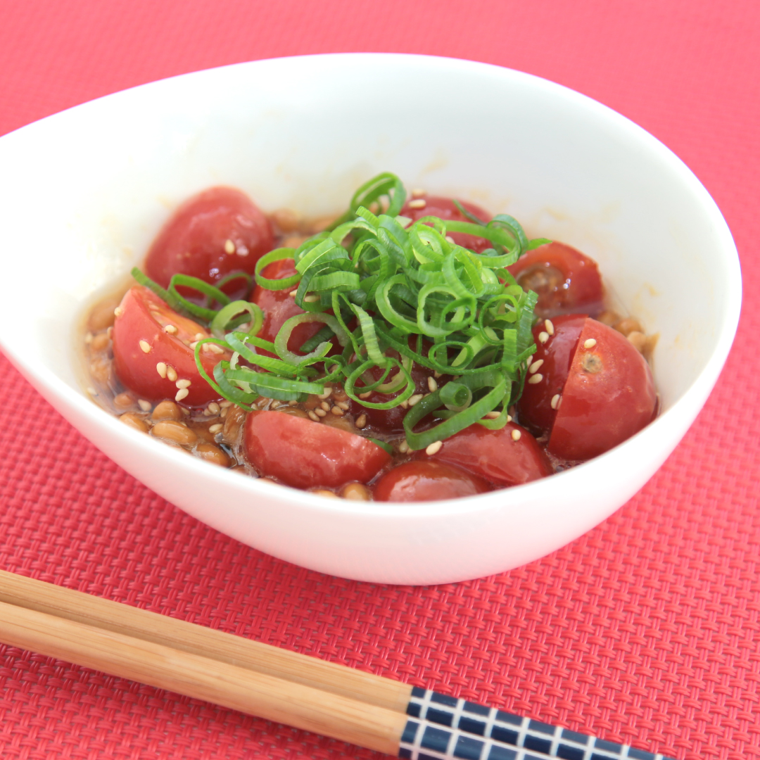 混ぜるだけで簡単、5分で完成「納豆トマト」＠ズボラ飯